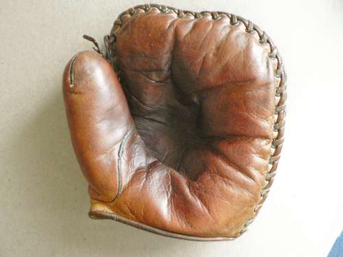 D&M Basemitt 1 Front